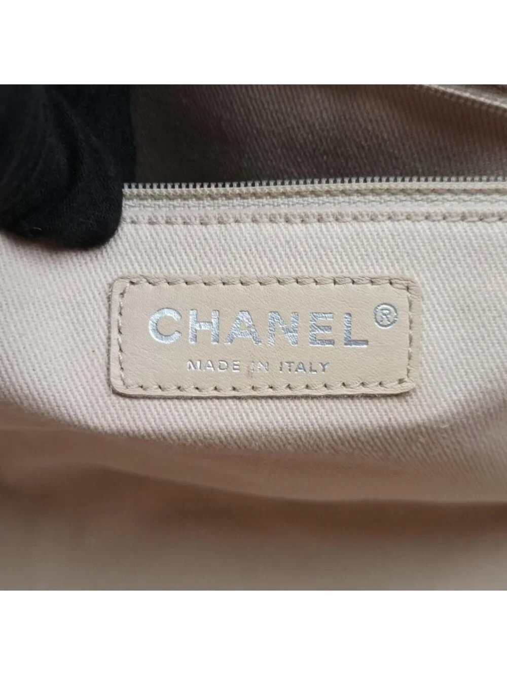 Chanel CC Logo Pink Leather Handbag